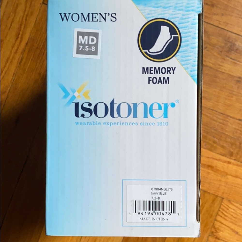 Women’s Isotoner memory foam house slippers - Picture 3 of 5